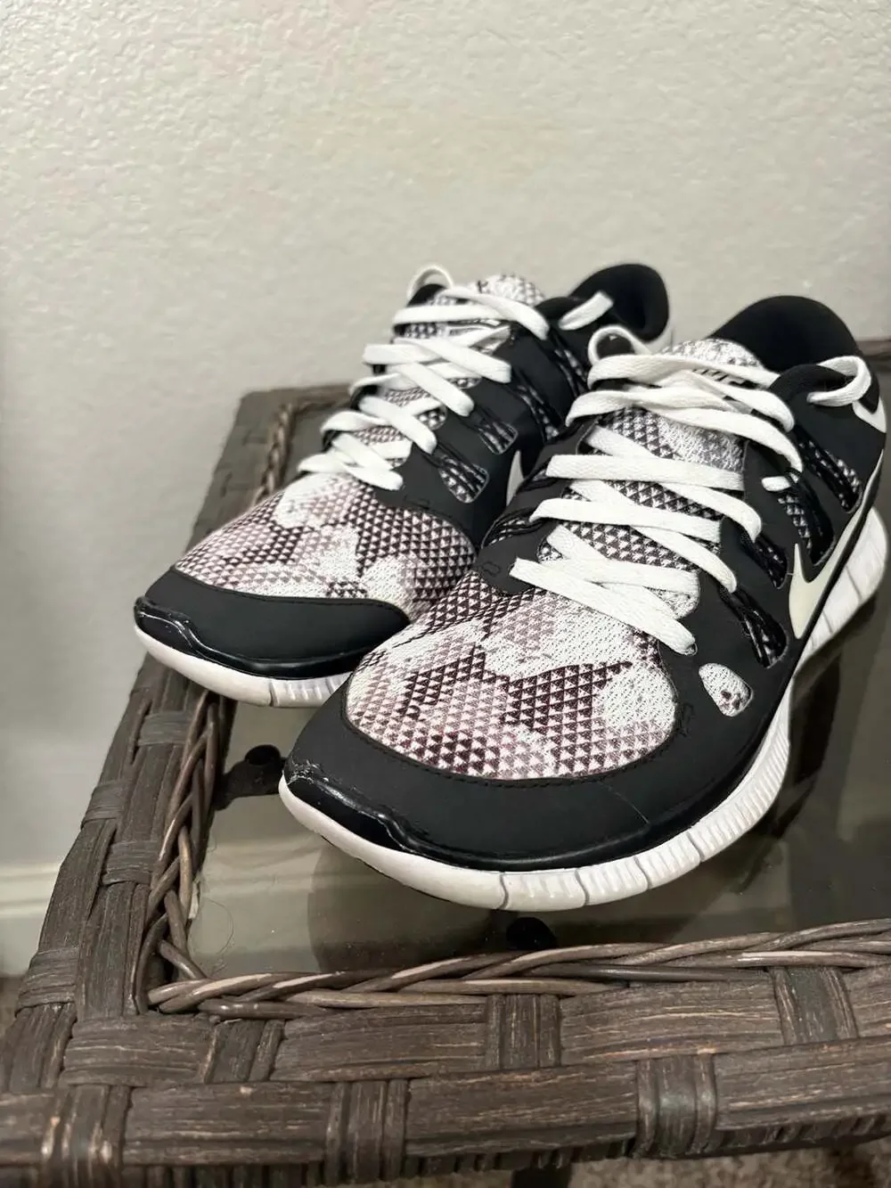 Nike  Free 5.0 Running Womens Shoes Black and White Geometric Pattern